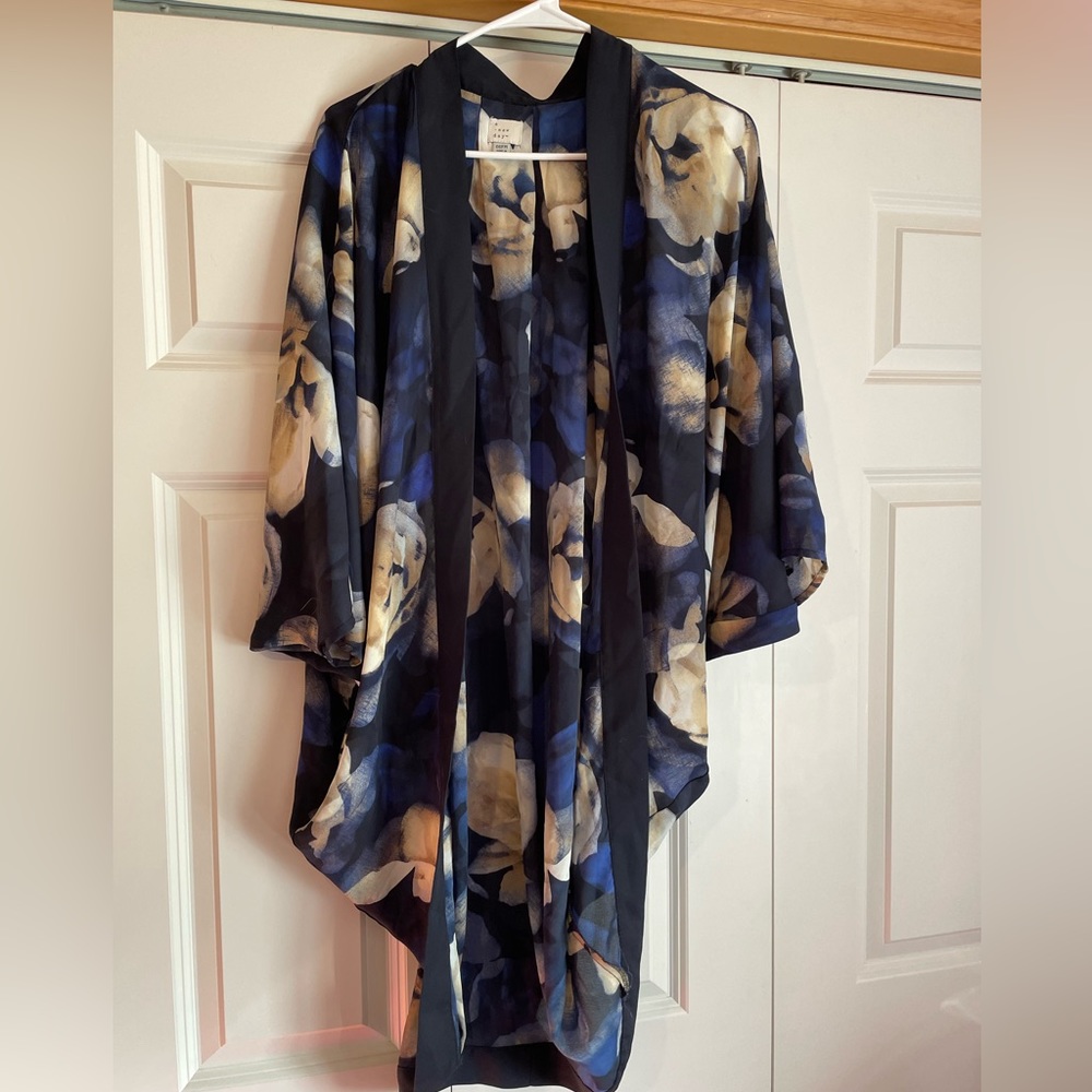 Blue floral kimono shawl, one size fits most.